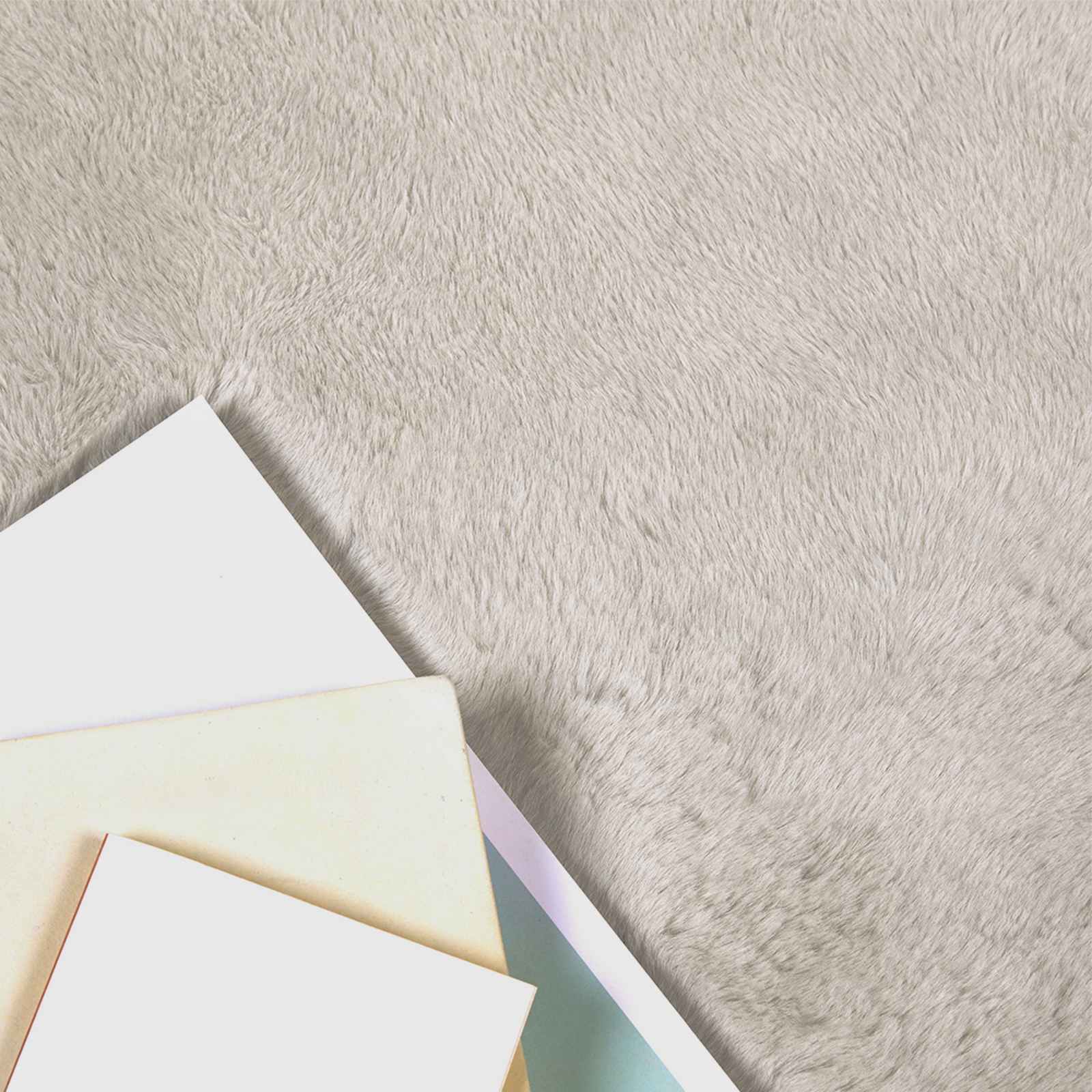 Rutschfester Teppich aus Kunstkaninchenfell OLITE Weiß