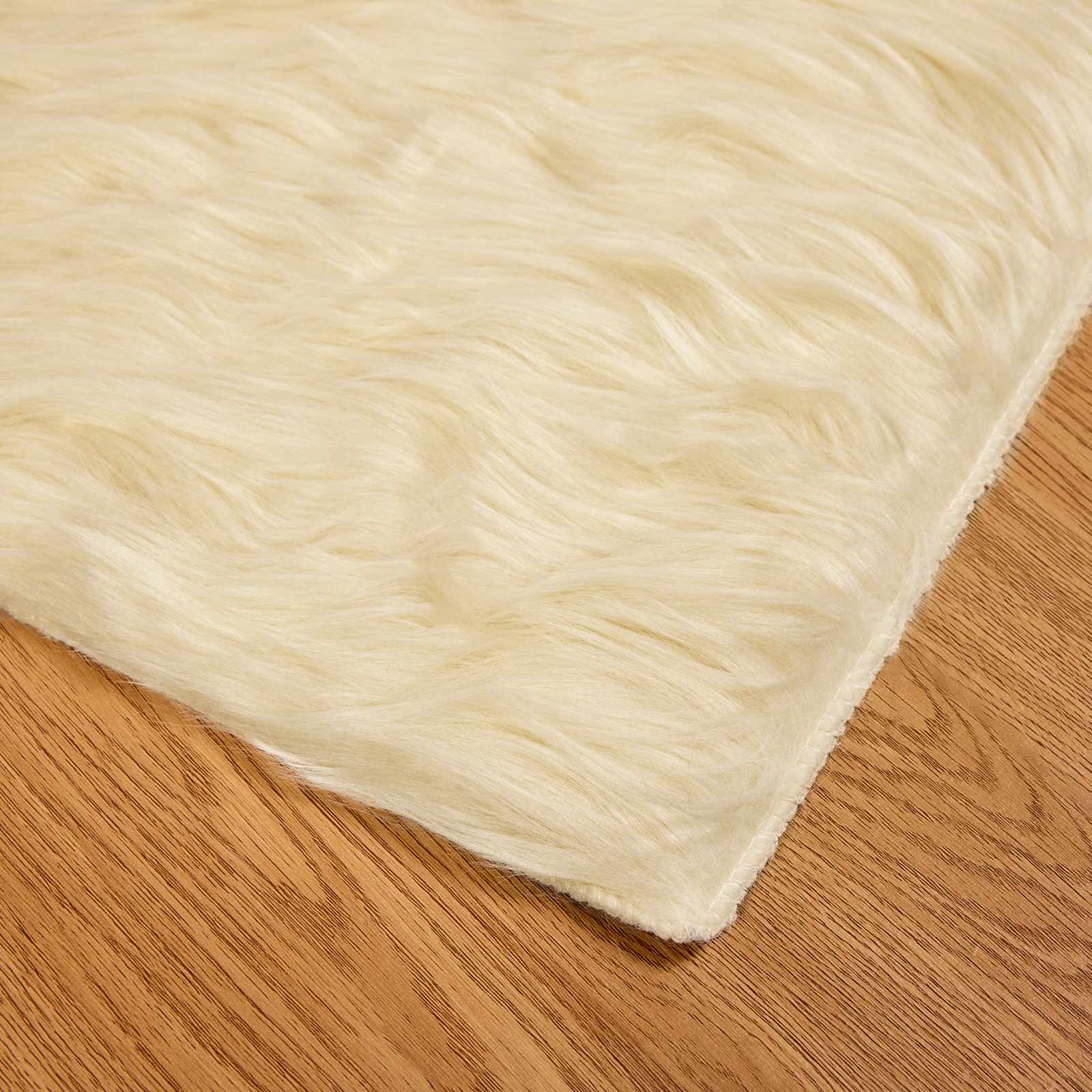 Teppich aus Kunstschaffell TAFALLA Weiß 60 x 110 cm Polyester