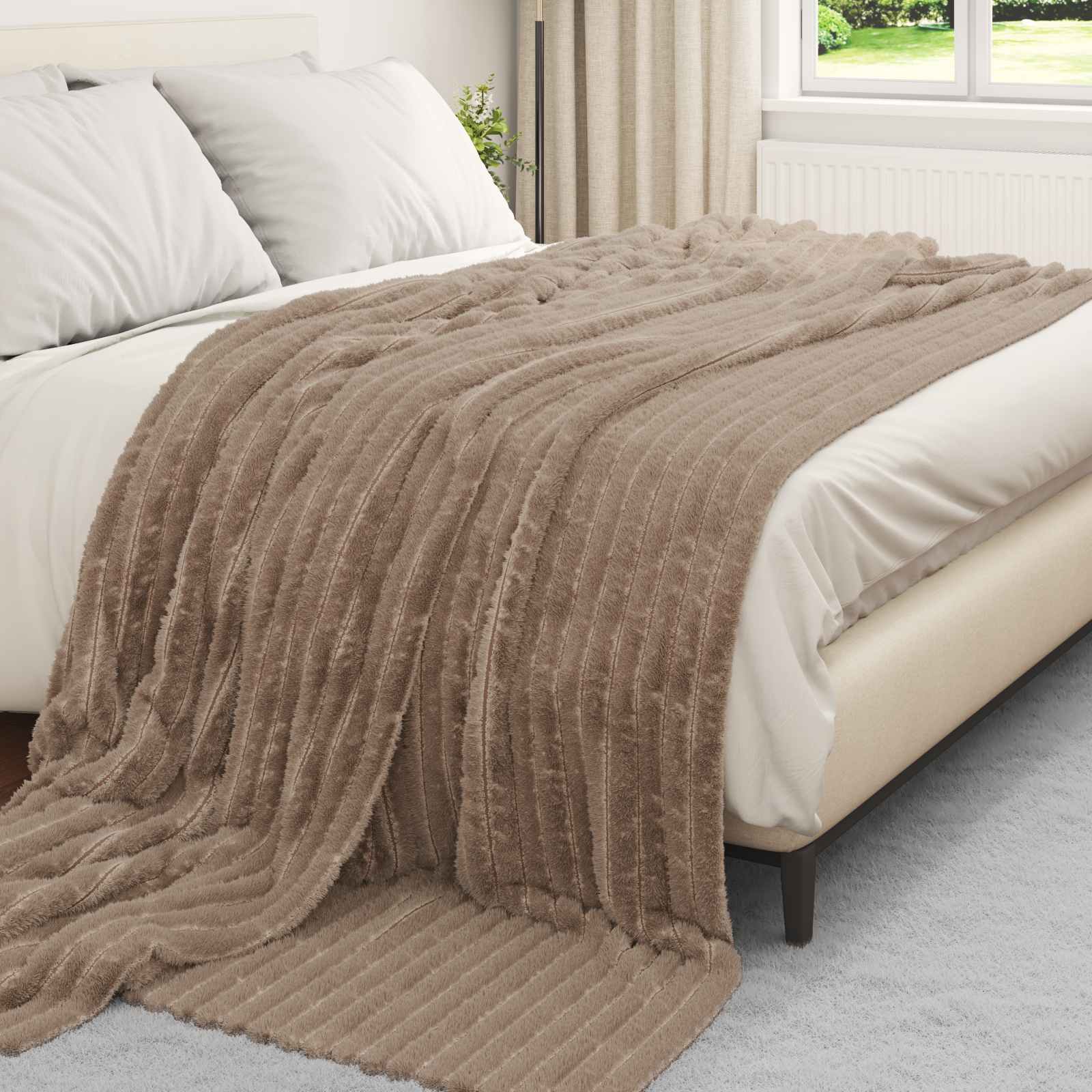 Überwurfdecke Beige 150 x 130 cm Fleece