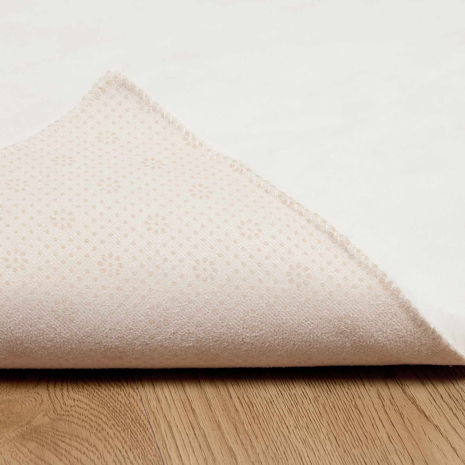 Rutschfester Teppich aus Kunstkaninchenfell OLITE Weiß
